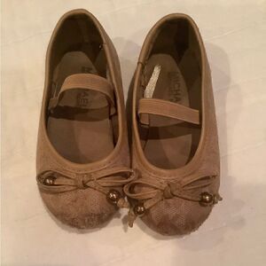 Michael Kors toddler size 6 tan dress shoes